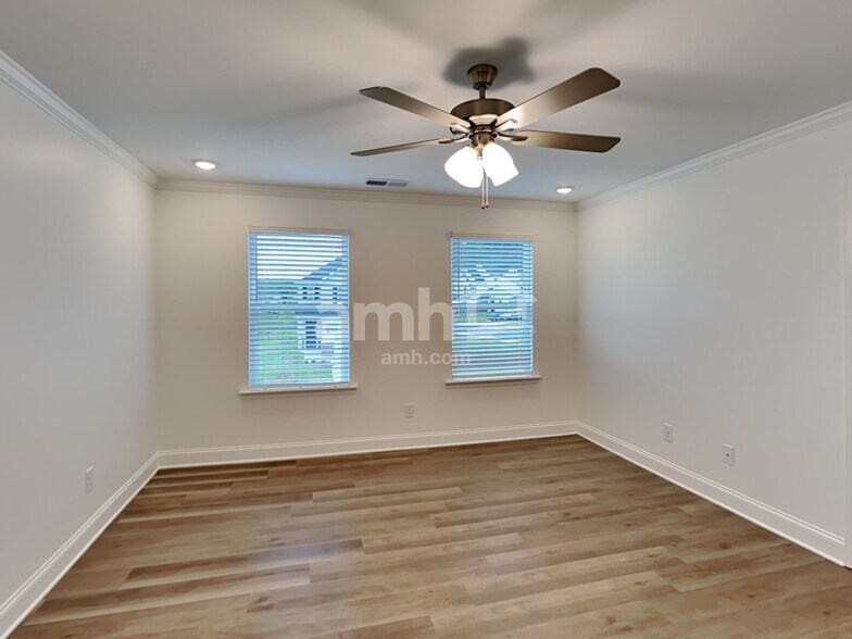 Building Photo - 1001 Highland Walk