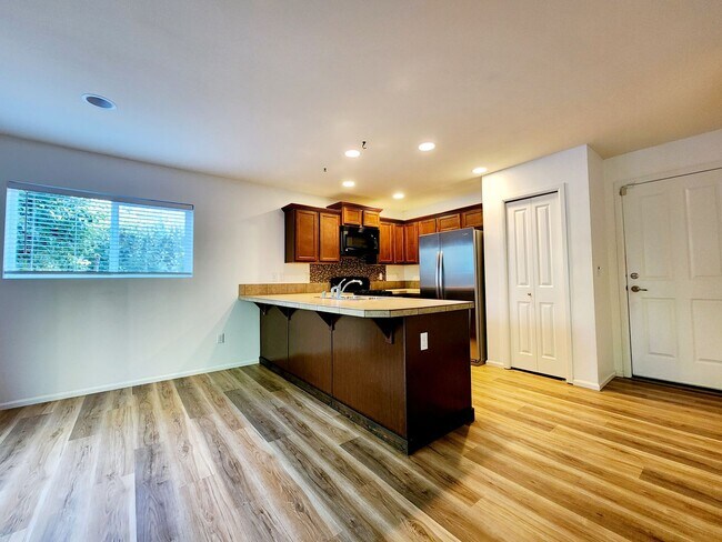 Building Photo - Prime Amber Skyline Home for Lease: Comfort and Convenience Await