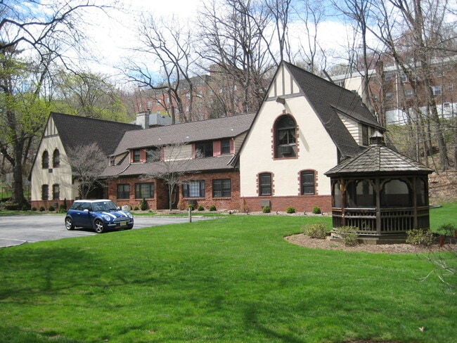 Building Photo - 83 Wetmore Ave