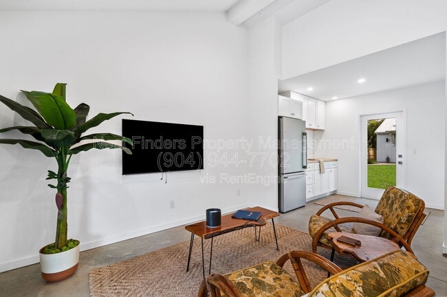 Building Photo - 581 Hazel St