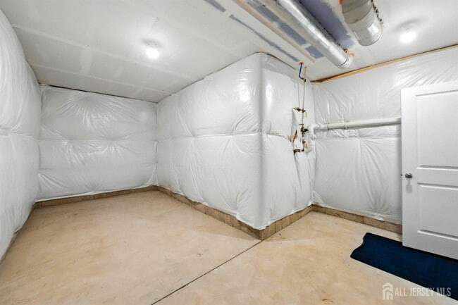 Building Photo - 30 Clover Ln