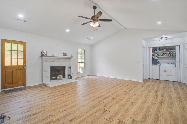 Building Photo - 2451 Castlereagh Rd