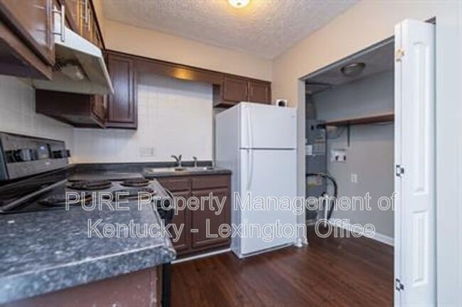 Building Photo - 209 Landings Dr