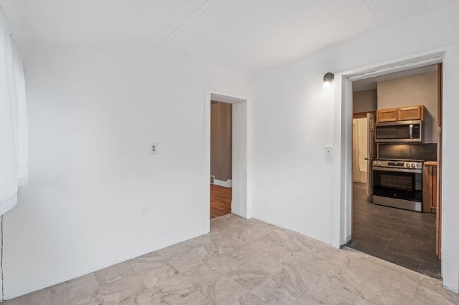 Building Photo - Classic Downtown Home