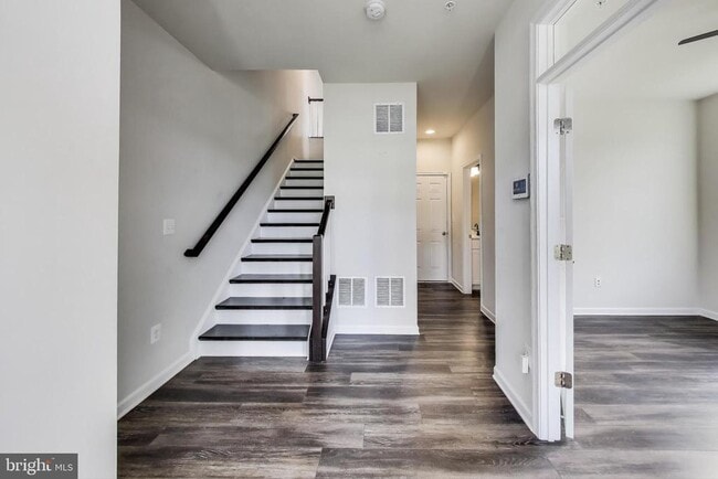 Building Photo - 2530 Lanham Hill Cir