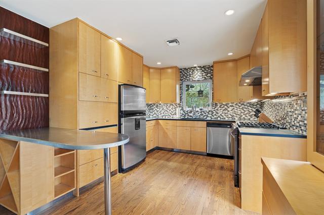 Building Photo - 7418 Fenton Dr