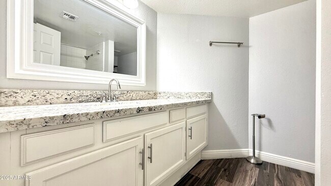 Building Photo - 1211 N Miller Rd