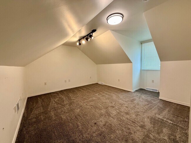 Building Photo - 202 Heatherwood Dr