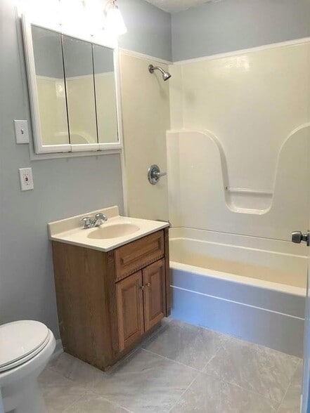 Building Photo - 310 College Park Dr