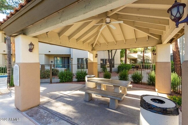 Building Photo - 750 E Northern Ave