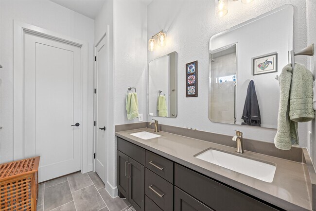 Building Photo - 9979 Pebble Glen Dr