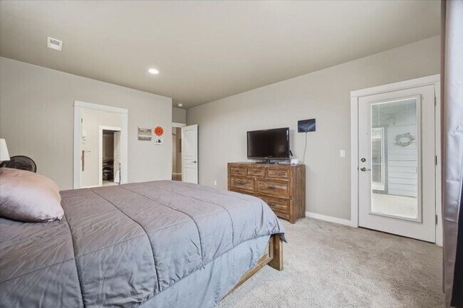 Building Photo - 368 Wishkah Dr