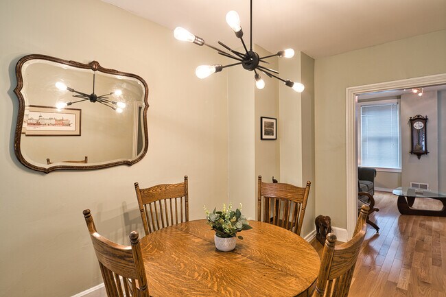 Building Photo - 913 Penn St