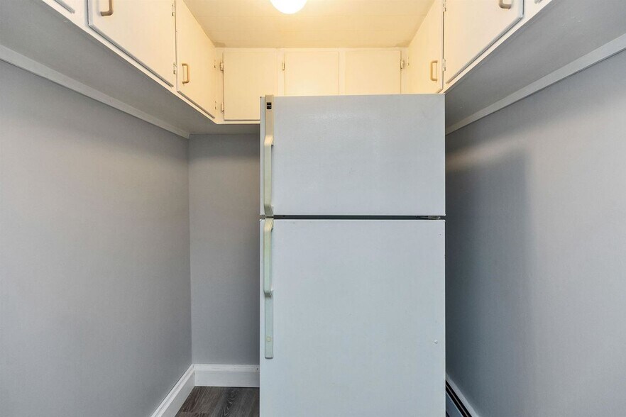 Building Photo - 27 School, D