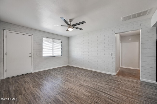 Building Photo - 1744 W Glendale Ave