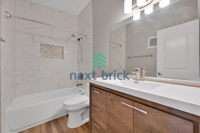 Building Photo - Downtown Bellevue Living | 2BR Condo with Storage & Balcony