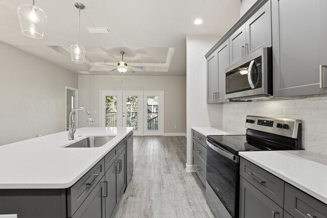 Building Photo - Villas of West 3Bed/2Bath End Unit