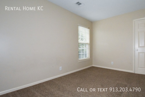 Building Photo - 14807 Robinson St