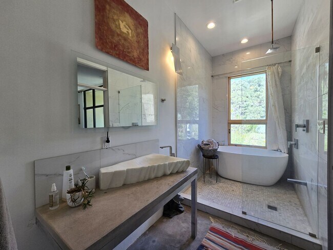 Building Photo - 2618 Summit Ct