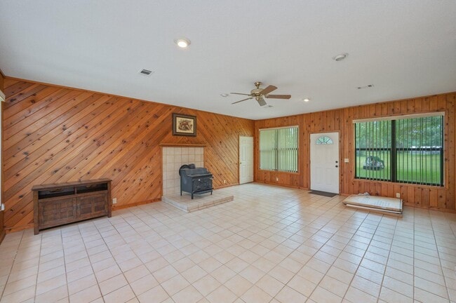 Building Photo - 803 Ingle Rd