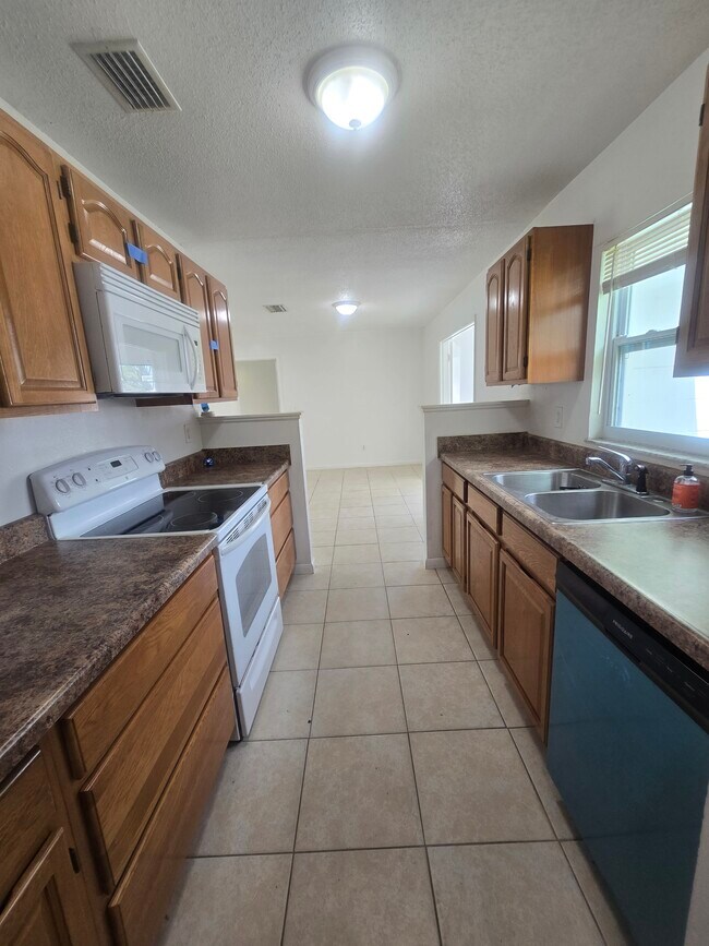 Building Photo - 9231 Antrim St