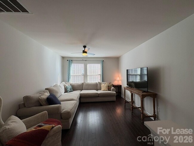 Building Photo - 1055 Delridge St