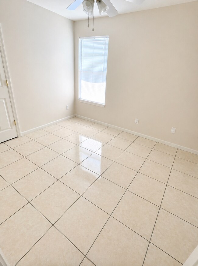 Building Photo - 2107 Charleston Ct
