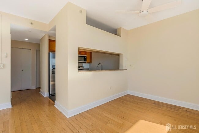 Building Photo - 1 Spring St