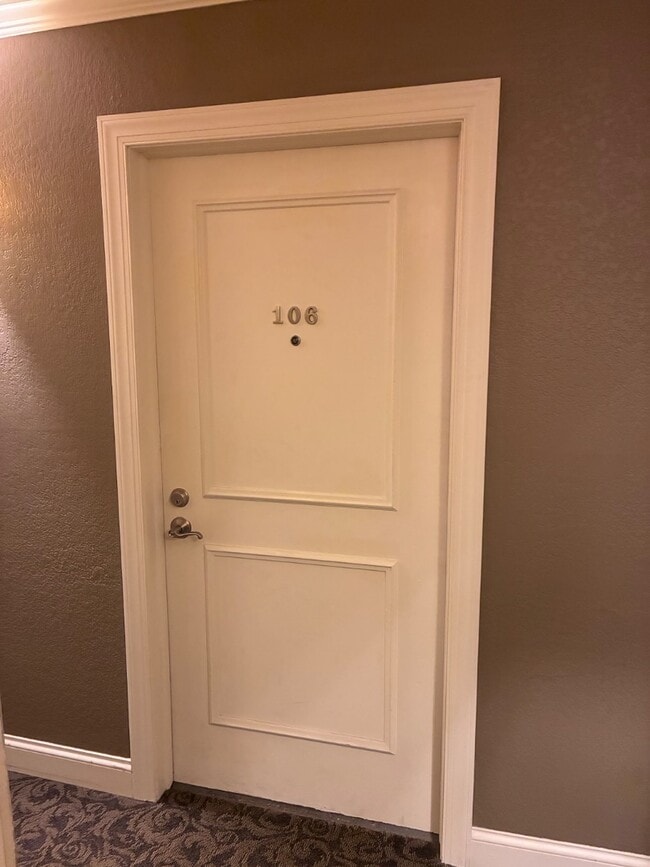 Building Photo - 2222 E Belleview Pl