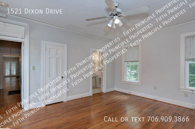 Building Photo - 1521 S Dixon Dr