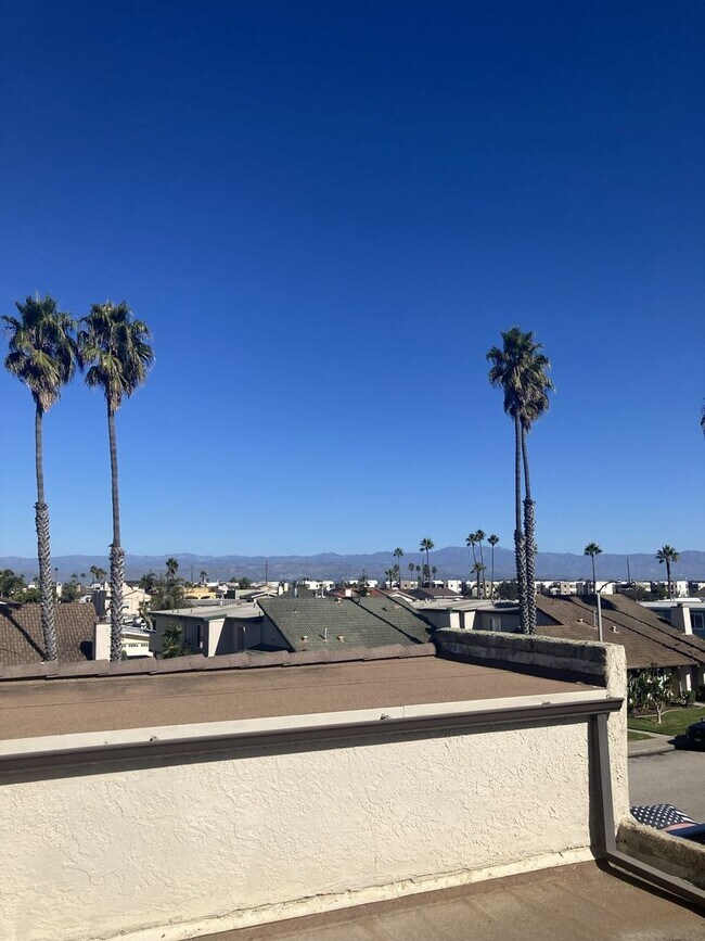 Building Photo - Relaxing Condo just steps away from the beach!