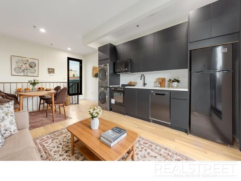 Building Photo - Stunning Brand new PH 1 Bed with Private Roof Deck!