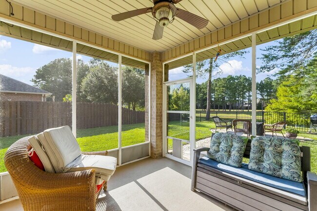 Building Photo - 526 Camellia Ct