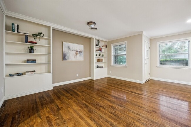 Building Photo - 9813 Pine Lake Dr