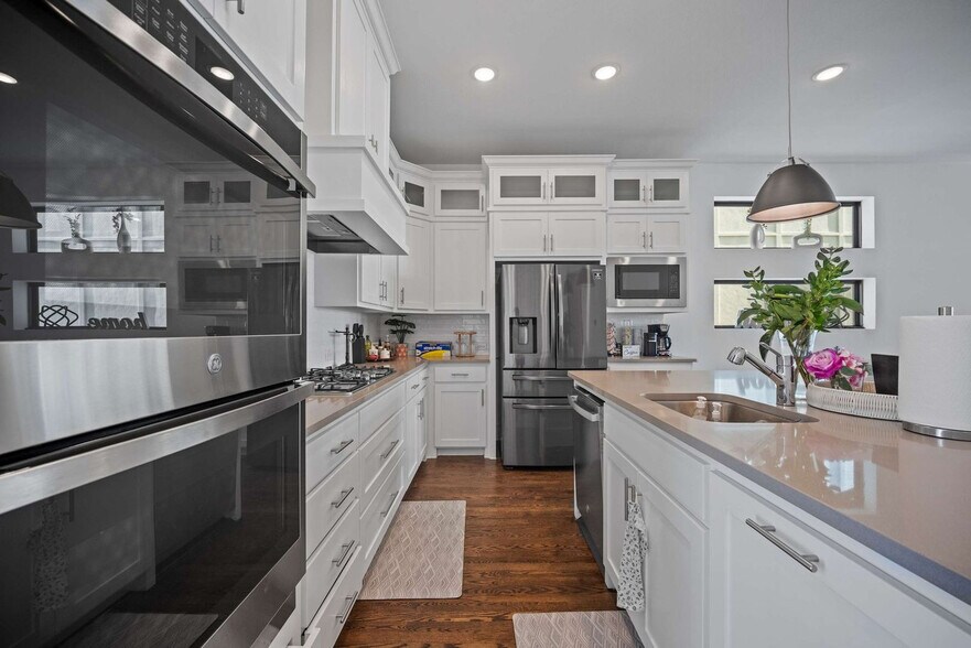 Building Photo - 516 Secretariat Dr