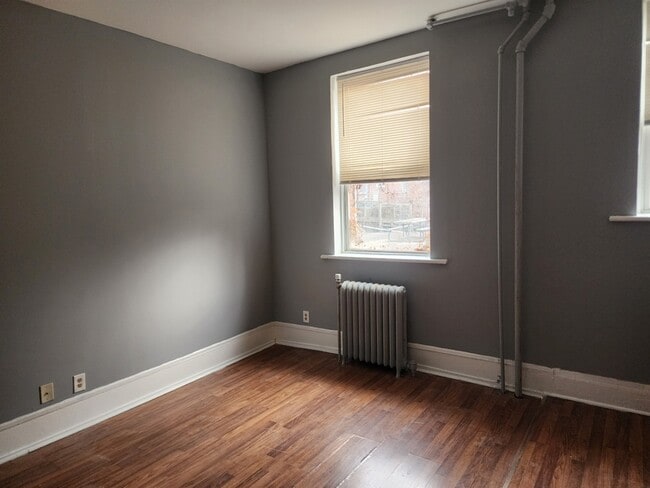 Building Photo - 210 Main St