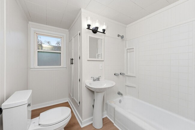 Building Photo - One Bedroom Home in Portage