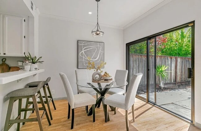 Building Photo - Newly Renovated 3 Bed / 3 Bath Home in Ardenwood – Top-Rated Schools!
