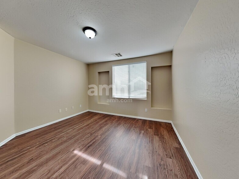 Building Photo - 8213 S 51st Dr