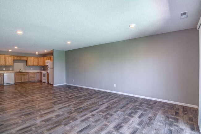 Building Photo - 2 Bedroom Town Home