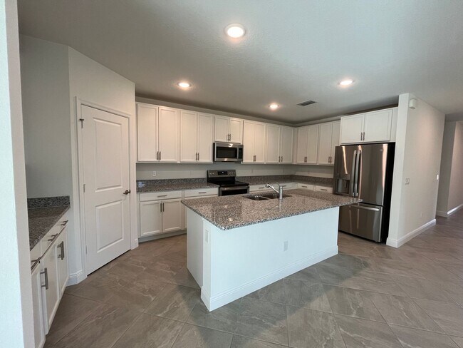 Building Photo - Annual Rental in Port St Lucie