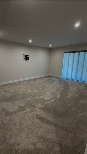 Building Photo - 310 Helenium Dr