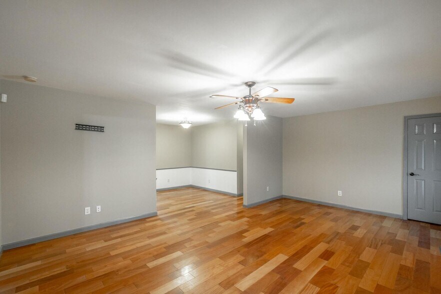 Building Photo - 705 State Line Rd