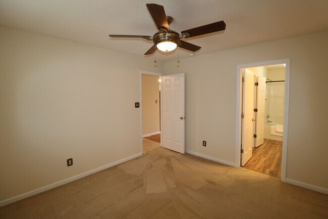 Building Photo - 2655 Stratford Lake Rd