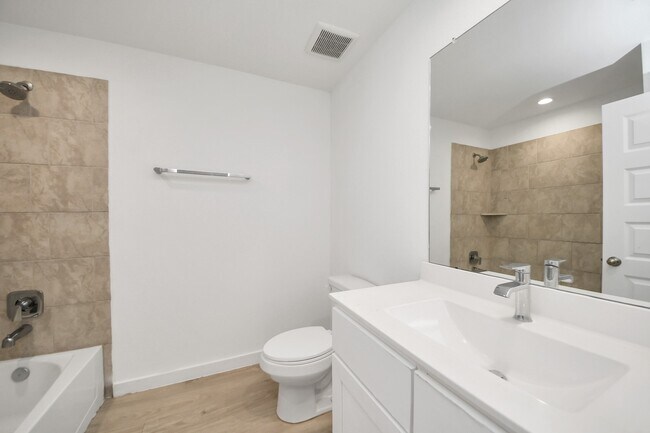 Building Photo - 1618 Westway Dr