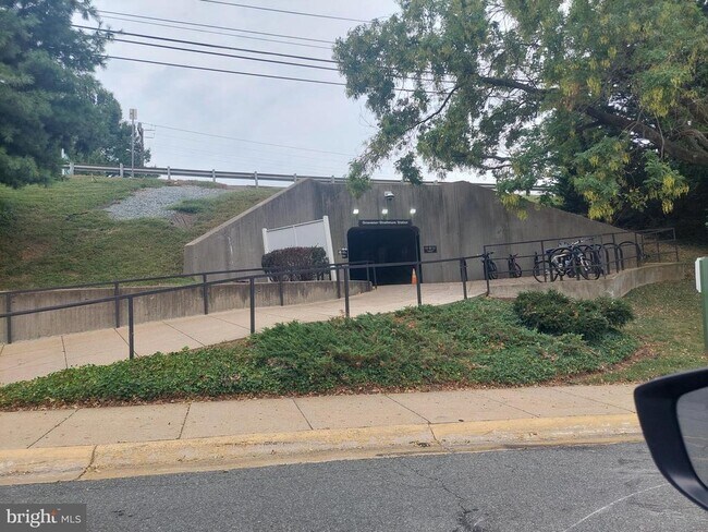 Building Photo - 10400 Rockville Pike