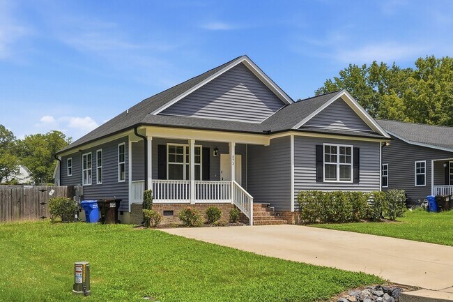 Building Photo - 573 Circle Dr