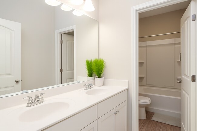 Building Photo - 103 Memorial Ct