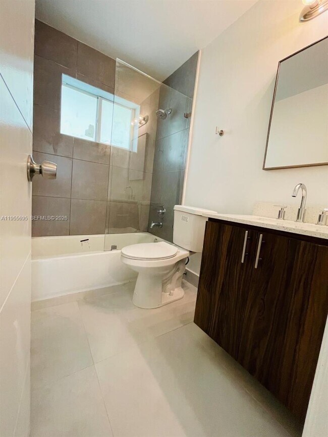 Building Photo - 1515 NE 110th St