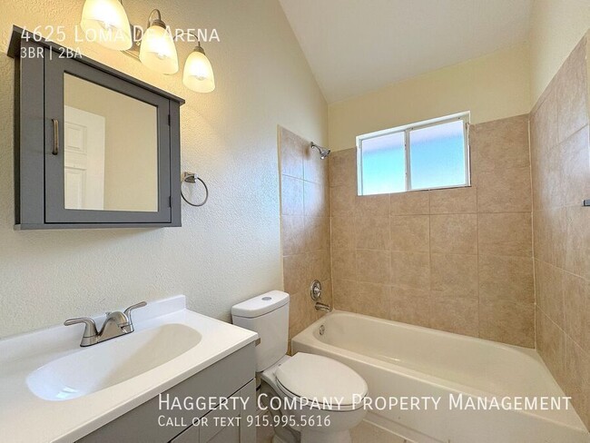 Building Photo - 4625 Loma De Arena Ct
